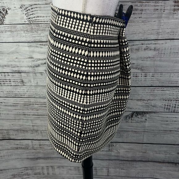 Chelsea & Theodore Skirt size 8 Black Ivory Tweed Straight Above Knee Casual - Picture 8 of 10